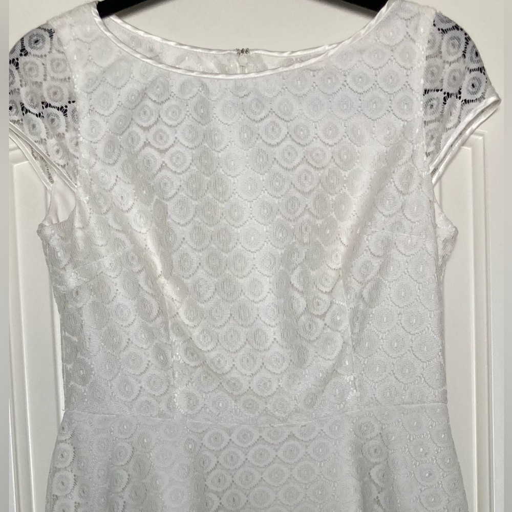 Kasper dress Sz8p white lace mid-length
